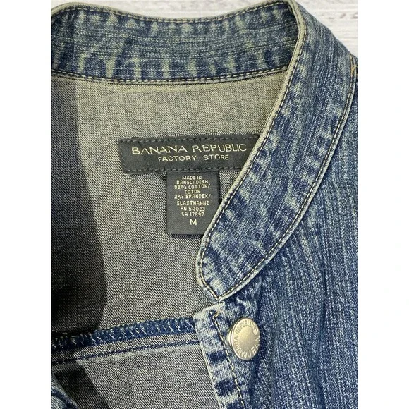 Banana Republic Women Denim Jacket Button Up Medium Wash Chest Pockets  Sz Med - Picture 2 of 5